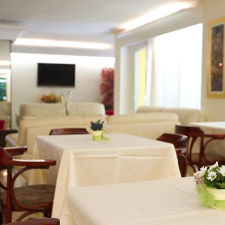 Hotel St Pierre Rimini Buitenkant foto