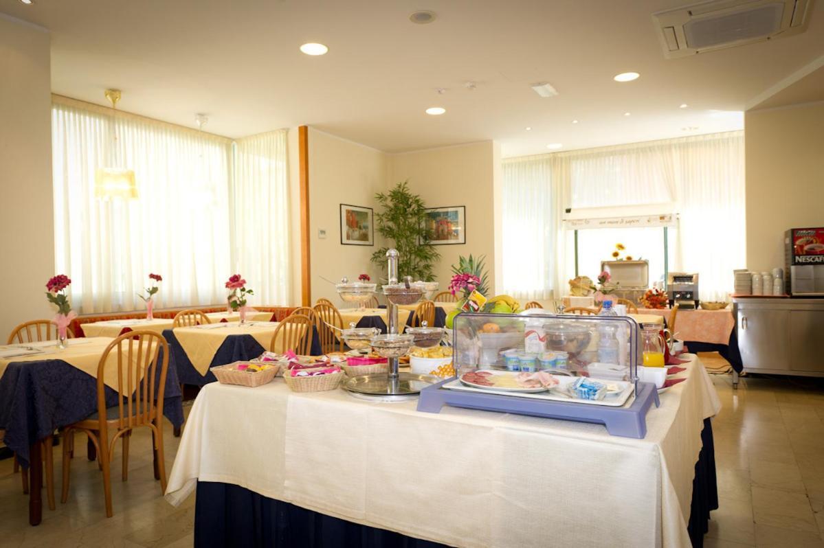 Hotel St Pierre Rimini Buitenkant foto