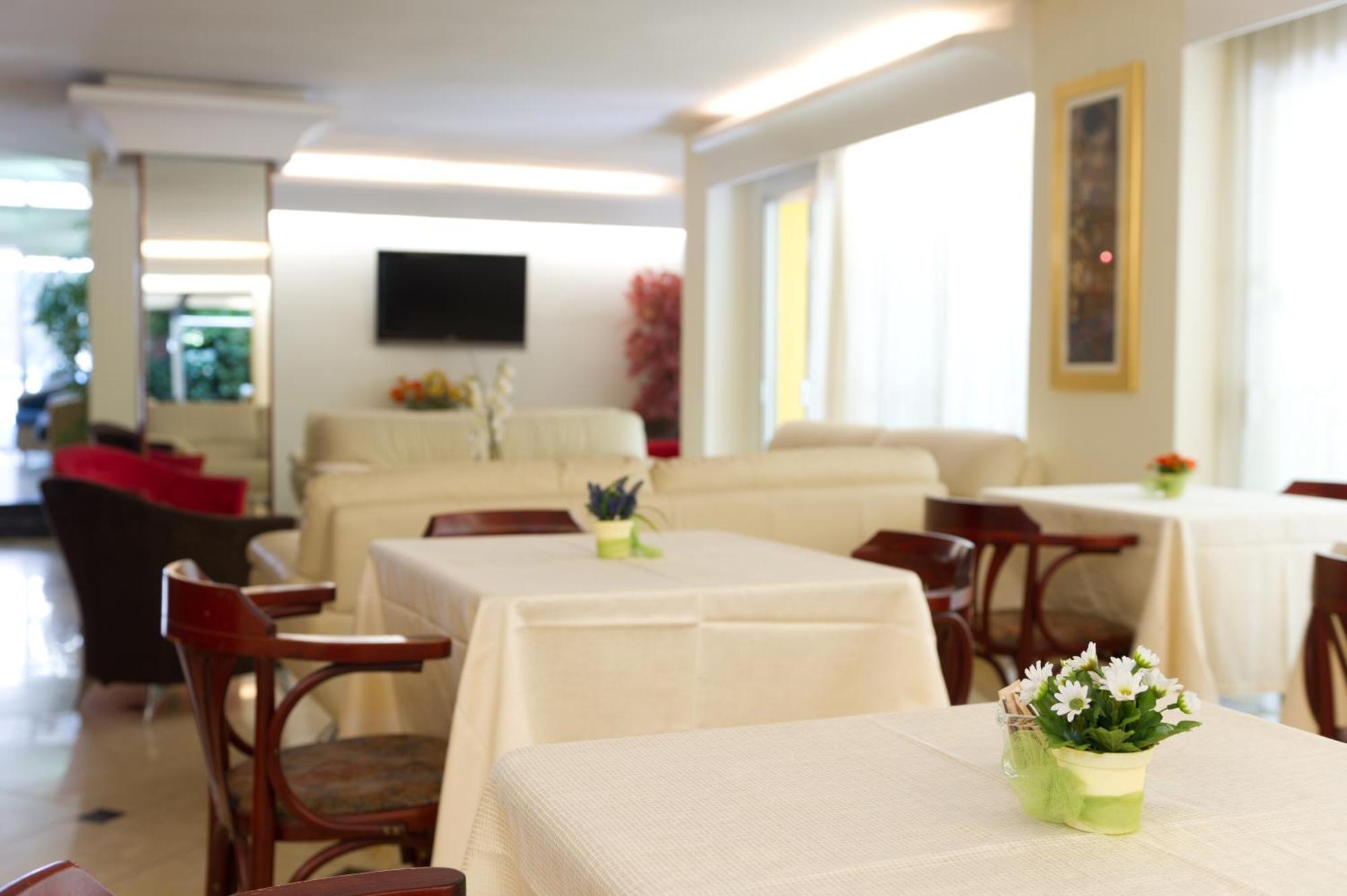 Hotel St Pierre Rimini Buitenkant foto